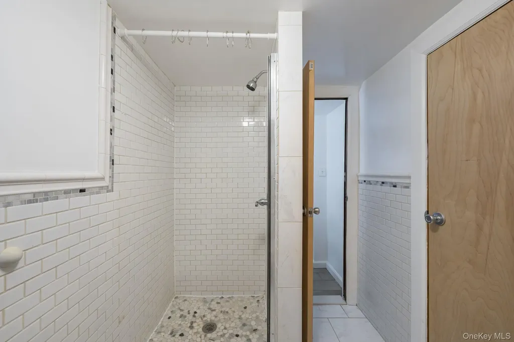 82 Nottingham Avenue Valley Stream NY 11580