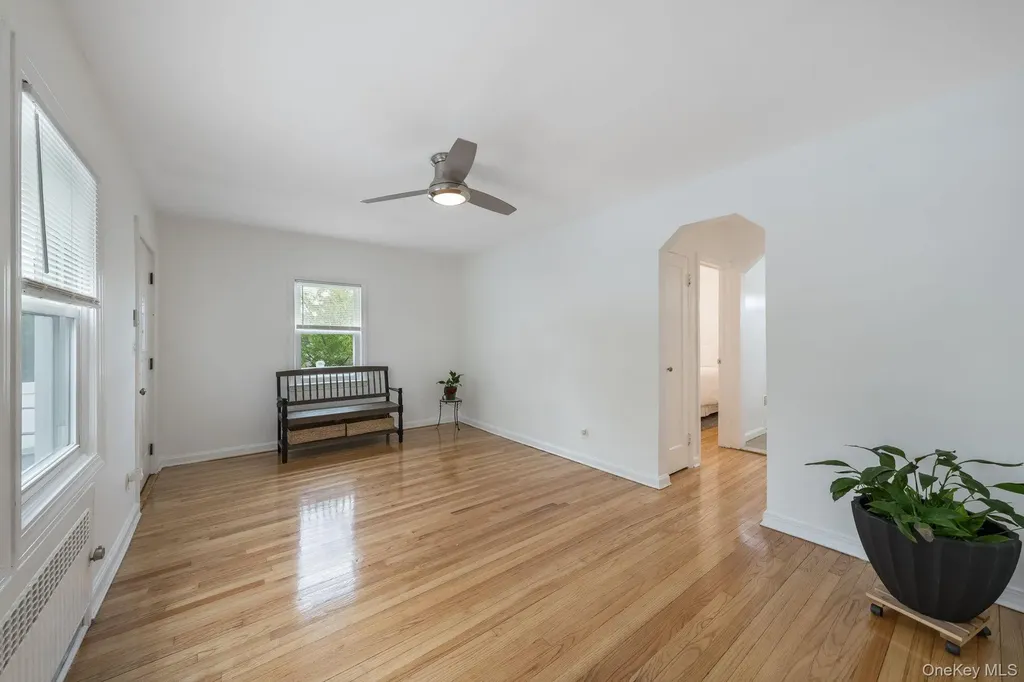 82 Nottingham Avenue Valley Stream NY 11580