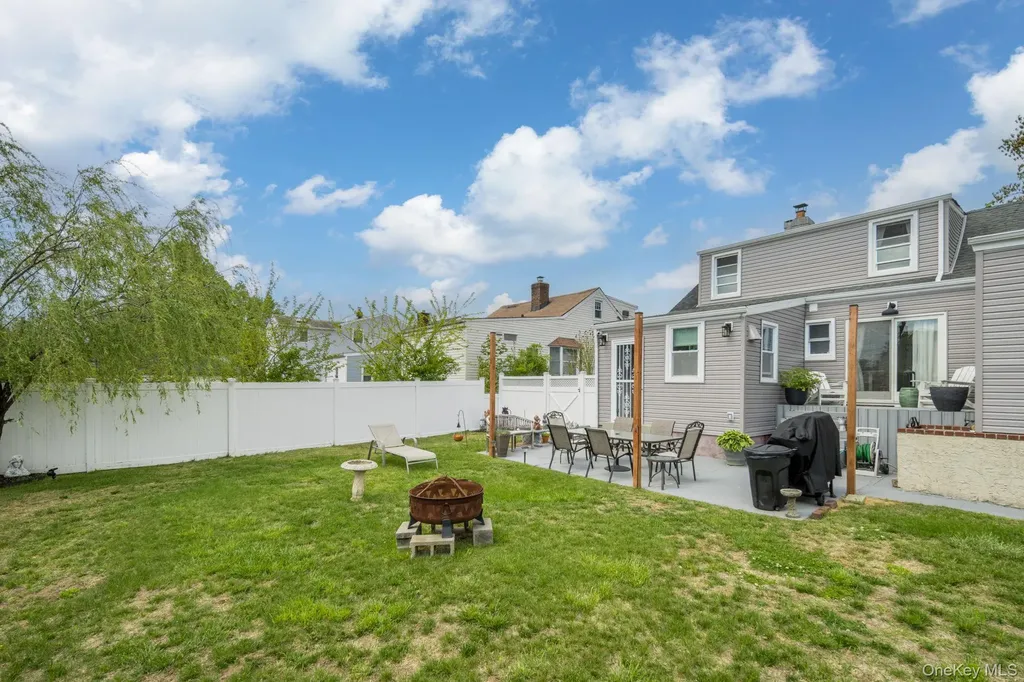82 Nottingham Avenue Valley Stream NY 11580