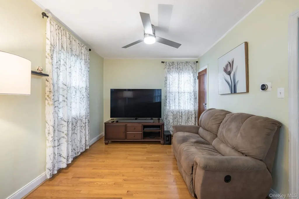 82 Nottingham Avenue Valley Stream NY 11580