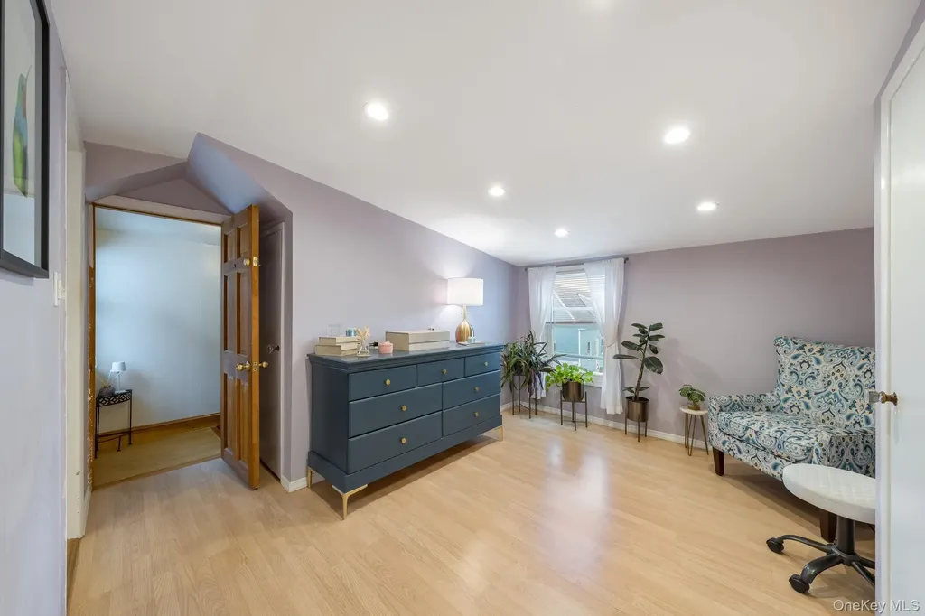 82 Nottingham Avenue Valley Stream NY 11580