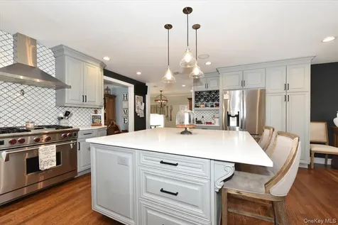 129 Commonwealth Avenue Massapequa NY 11758