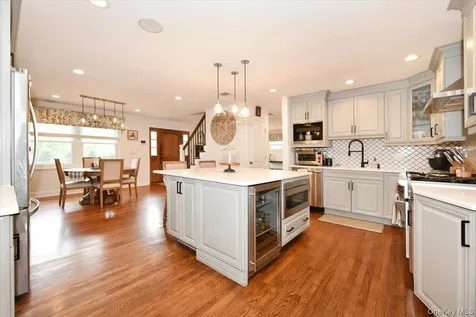129 Commonwealth Avenue Massapequa NY 11758