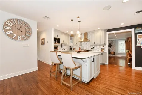 129 Commonwealth Avenue Massapequa NY 11758