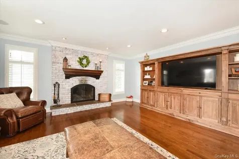 129 Commonwealth Avenue Massapequa NY 11758