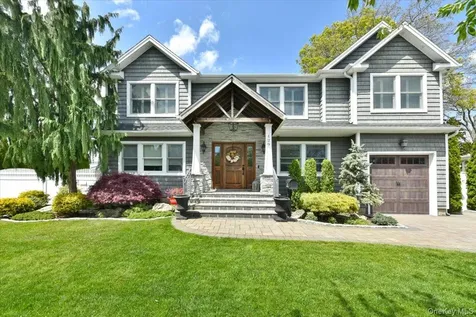 129 Commonwealth Avenue Massapequa NY 11758