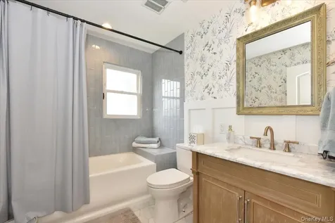 129 Commonwealth Avenue Massapequa NY 11758