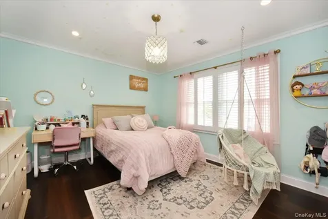 129 Commonwealth Avenue Massapequa NY 11758
