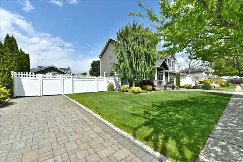 129 Commonwealth Avenue Massapequa NY 11758
