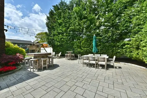 129 Commonwealth Avenue Massapequa NY 11758