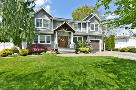 129 Commonwealth Avenue Massapequa NY 11758