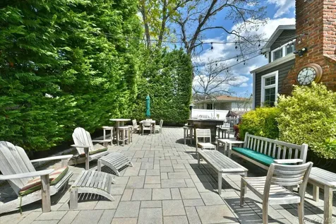 129 Commonwealth Avenue Massapequa NY 11758