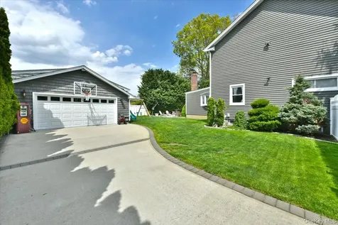 129 Commonwealth Avenue Massapequa NY 11758