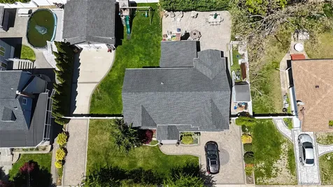 129 Commonwealth Avenue Massapequa NY 11758