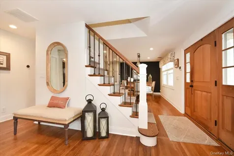 129 Commonwealth Avenue Massapequa NY 11758