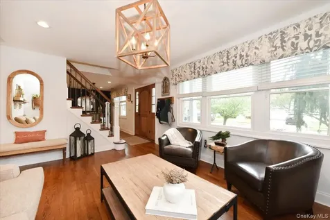 129 Commonwealth Avenue Massapequa NY 11758