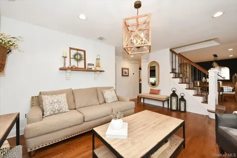 129 Commonwealth Avenue Massapequa NY 11758