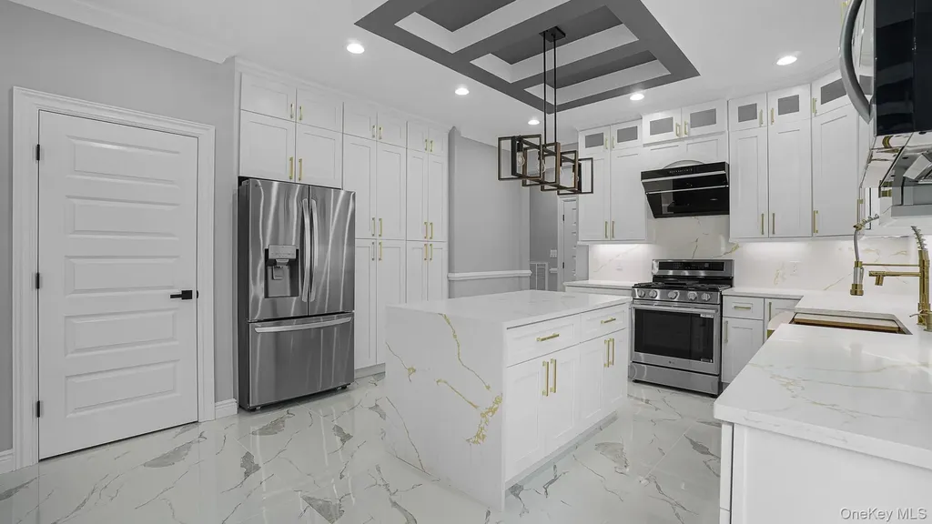 2105 Hoffman Avenue Elmont NY 11003