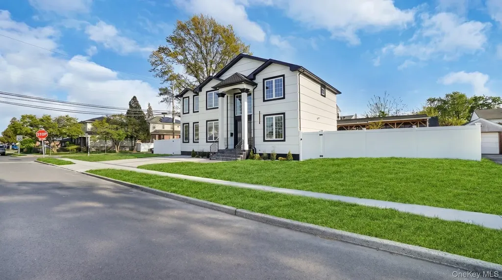 2105 Hoffman Avenue Elmont NY 11003