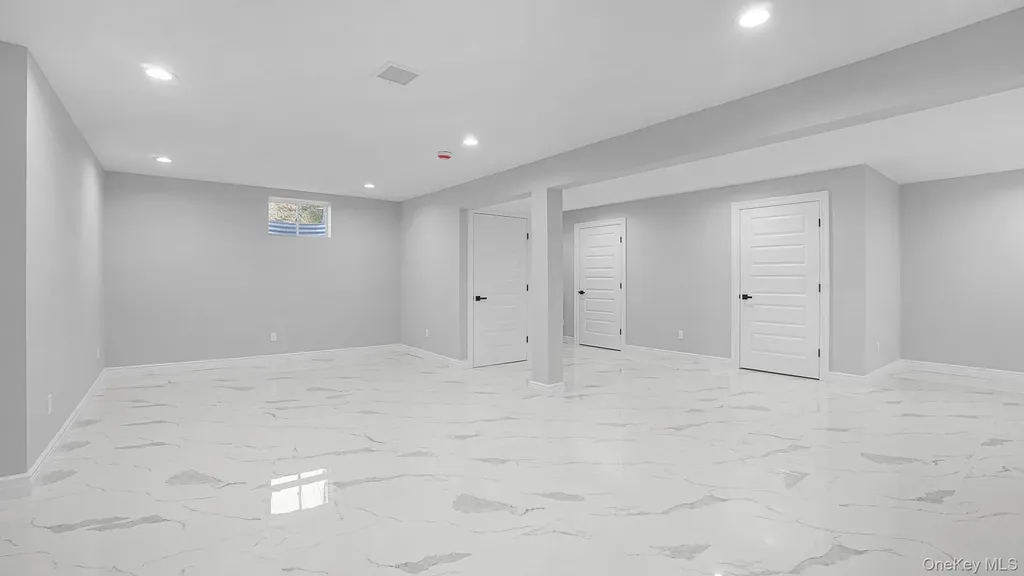 2105 Hoffman Avenue Elmont NY 11003