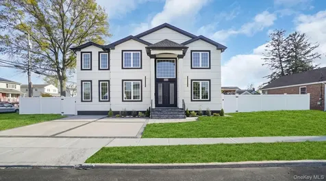 2105 Hoffman Avenue Elmont NY 11003