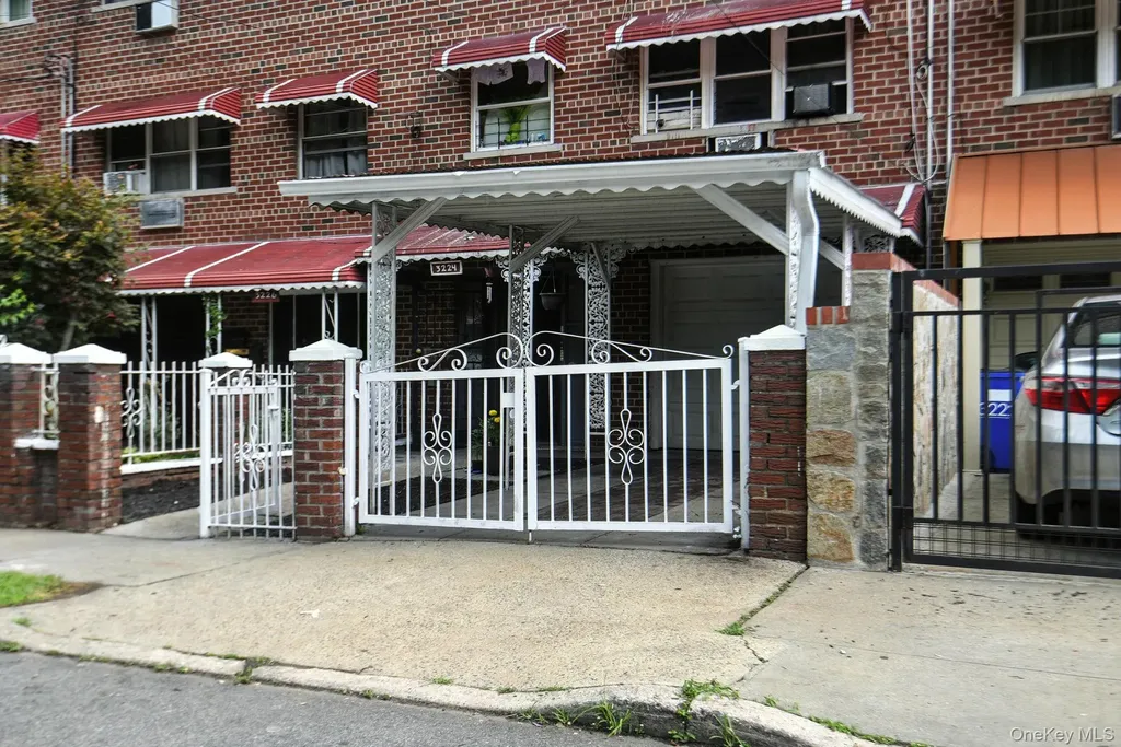 3224 Gunther Avenue Bronx NY 10469