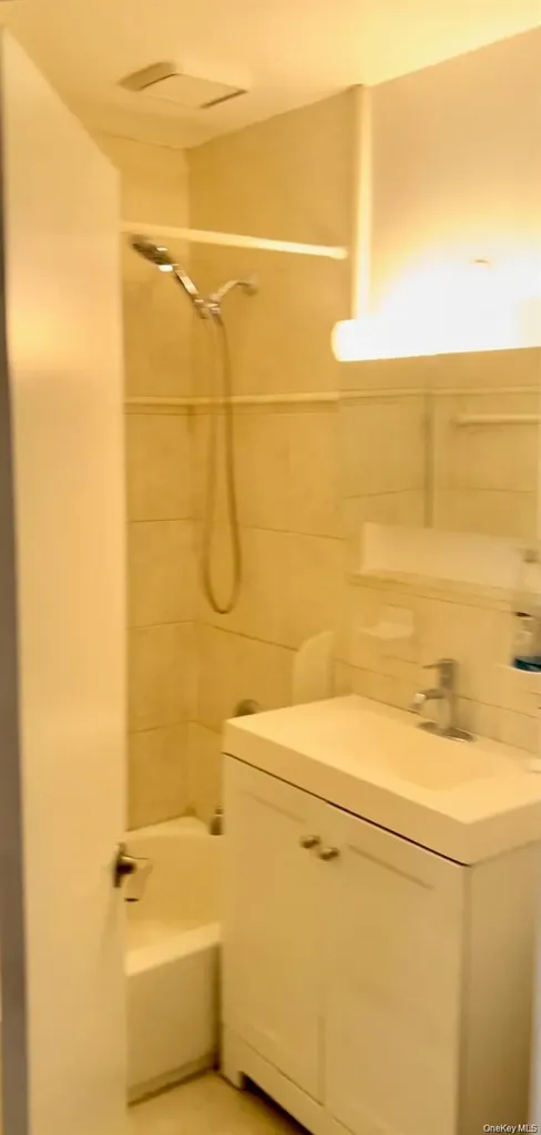 3224 Gunther Avenue Bronx NY 10469