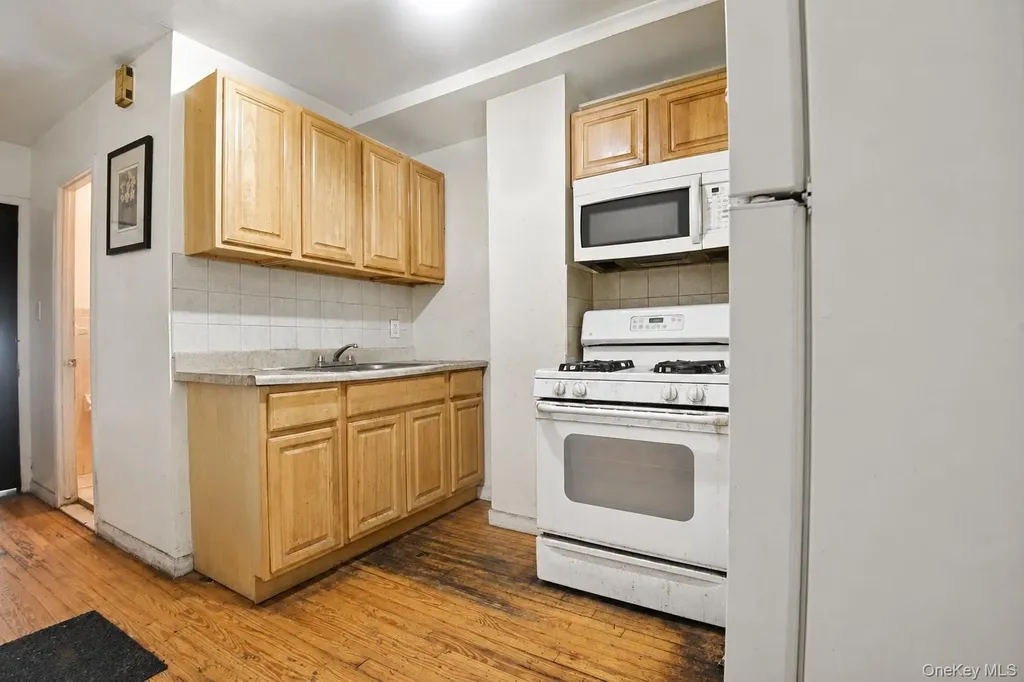 3224 Gunther Avenue Bronx NY 10469