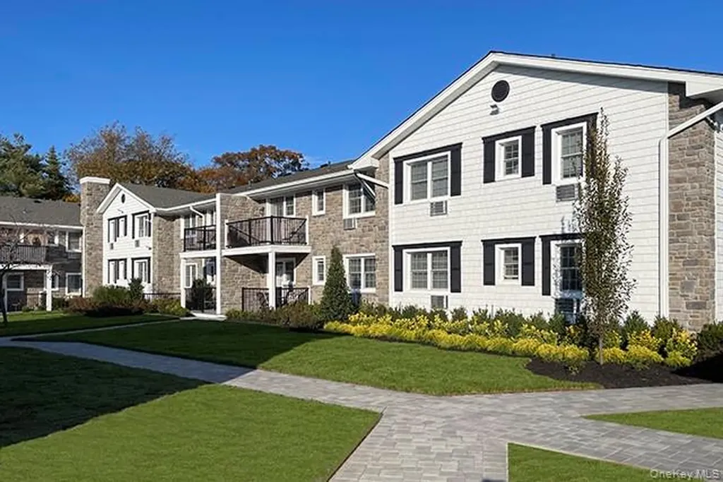 07 Spinningwheel Road Massapequa NY 11758