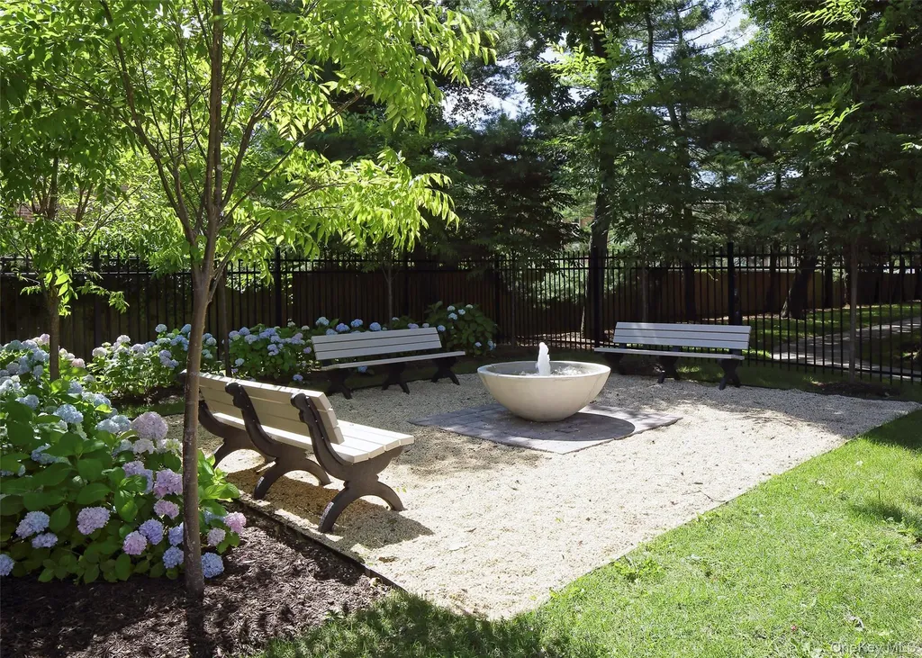 07 Spinningwheel Road Massapequa NY 11758