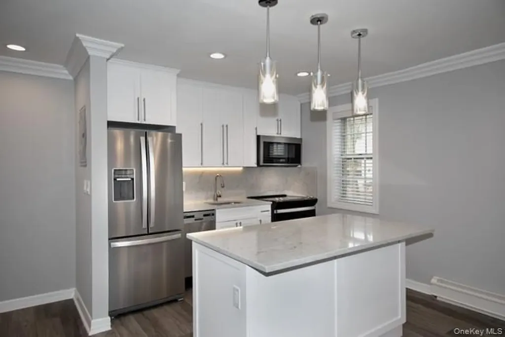 07 Spinningwheel Road Massapequa NY 11758