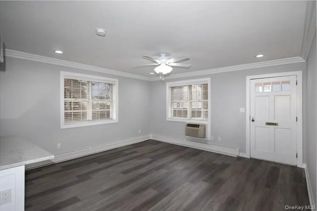 07 Spinningwheel Road Massapequa NY 11758