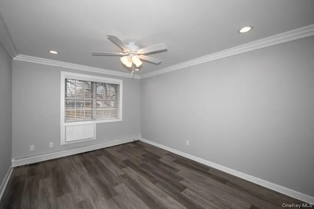 07 Spinningwheel Road Massapequa NY 11758