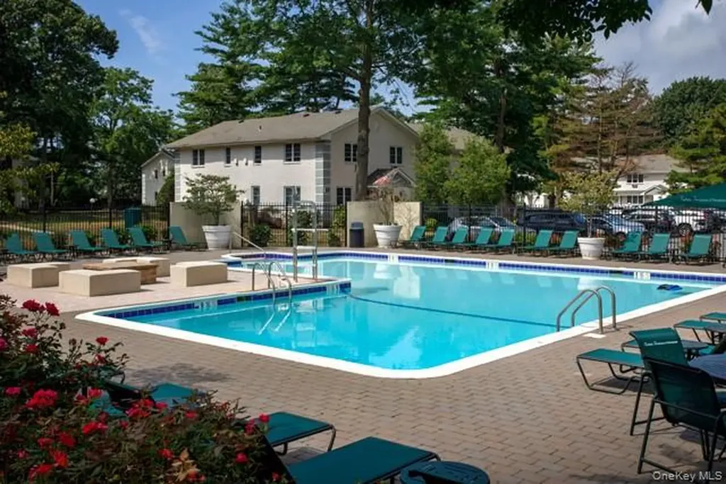 07 Spinningwheel Road Massapequa NY 11758