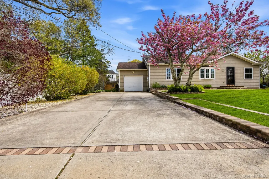 46 Lafayette Drive Shirley NY 11967