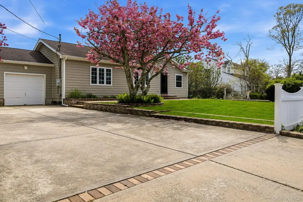 46 Lafayette Drive Shirley NY 11967