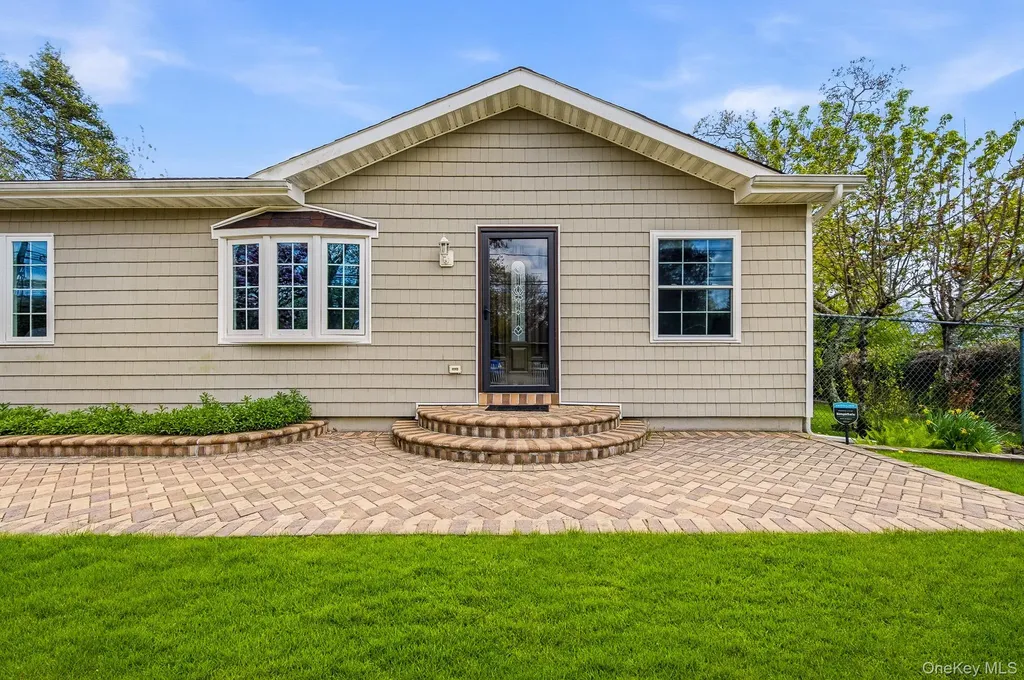 46 Lafayette Drive Shirley NY 11967
