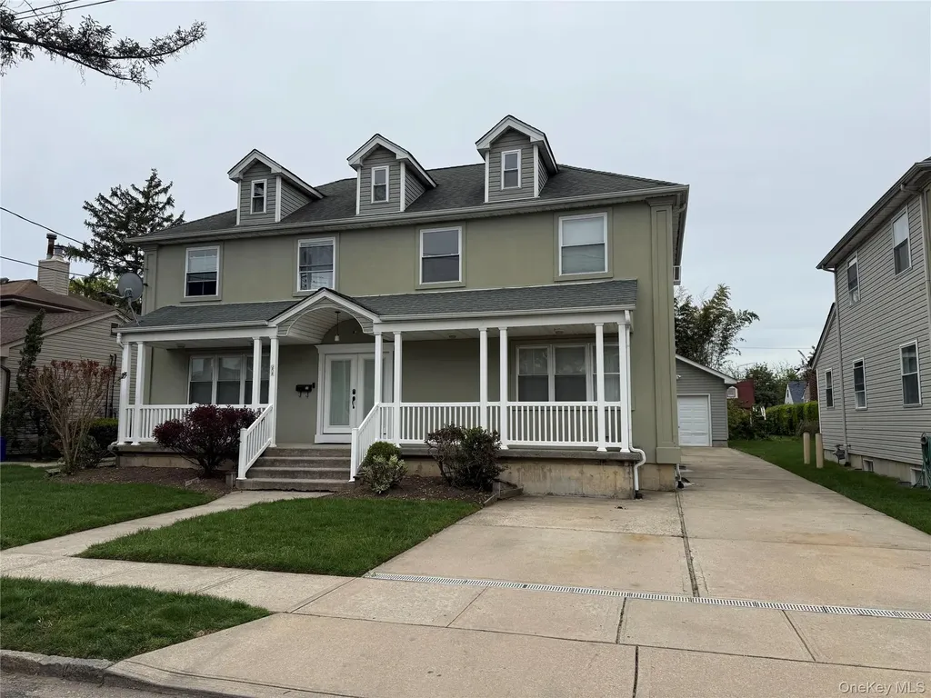33 3rd Avenue Westbury NY 11590