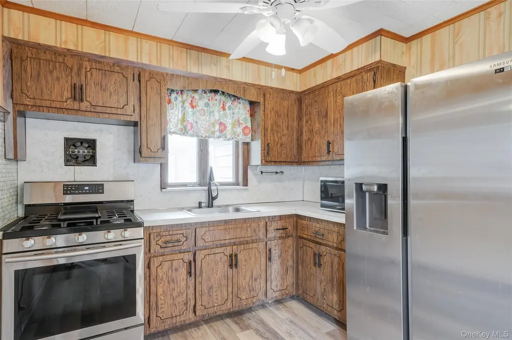 627 Carlls Path Deer Park NY 11729