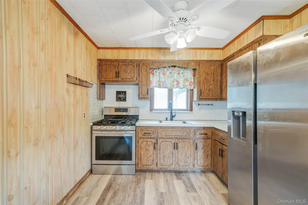 627 Carlls Path Deer Park NY 11729
