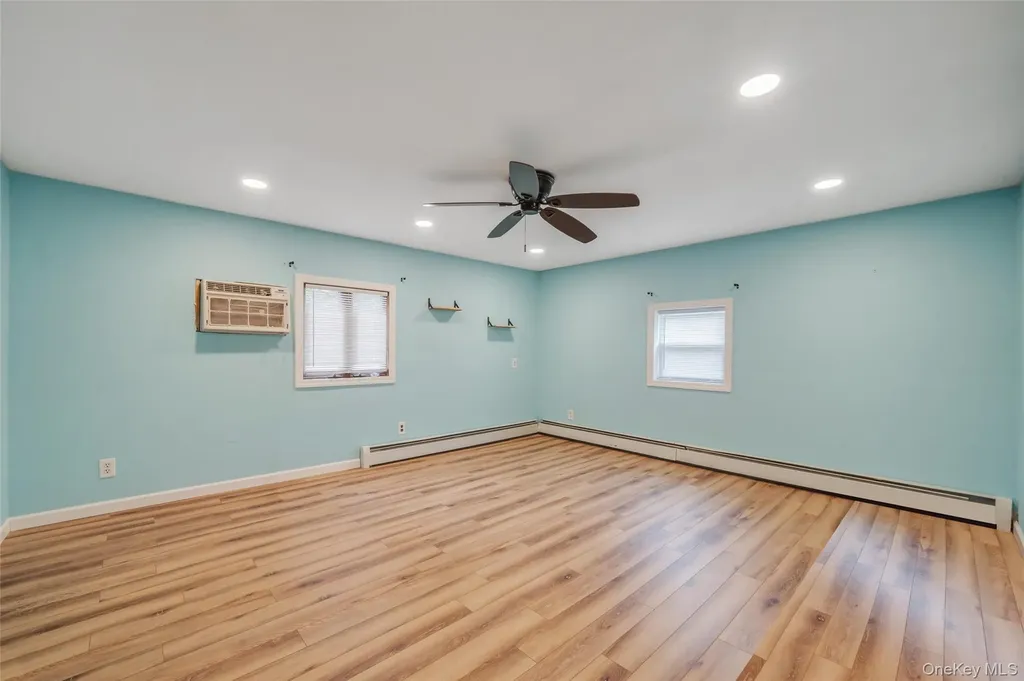 627 Carlls Path Deer Park NY 11729