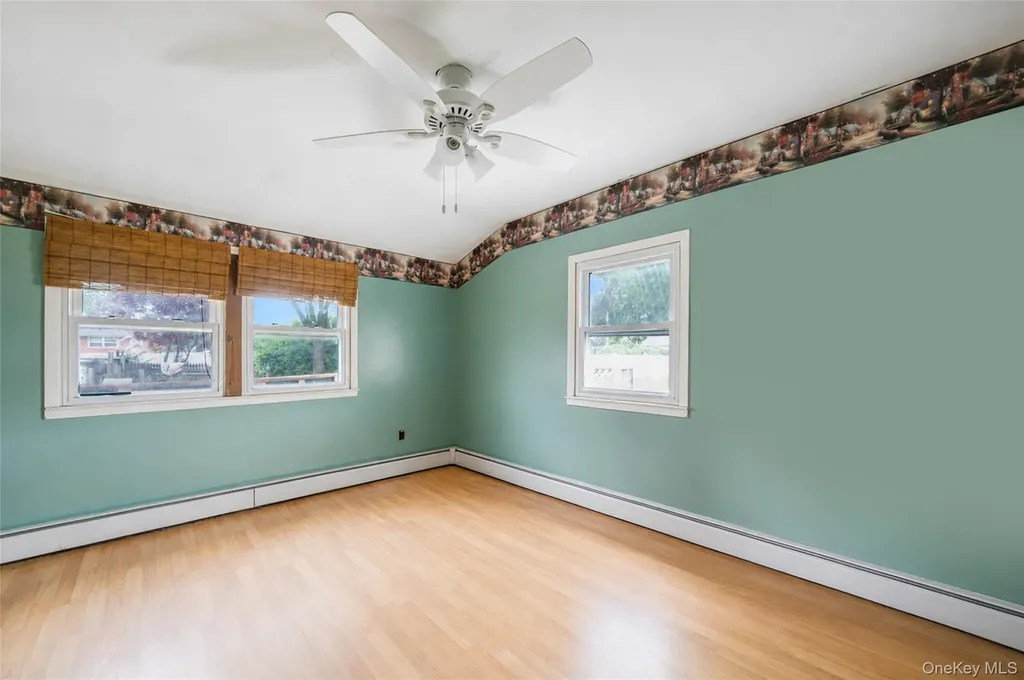 627 Carlls Path Deer Park NY 11729