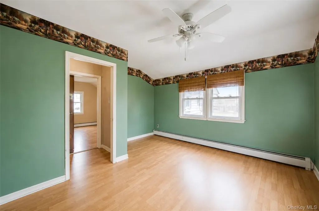627 Carlls Path Deer Park NY 11729