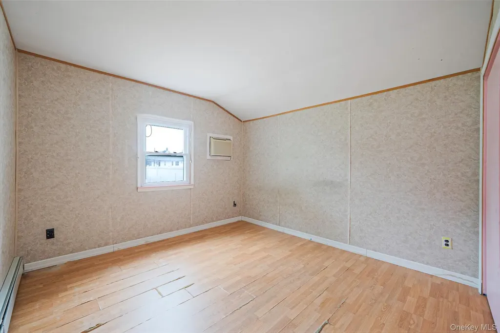 627 Carlls Path Deer Park NY 11729