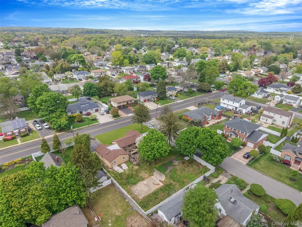 627 Carlls Path Deer Park NY 11729
