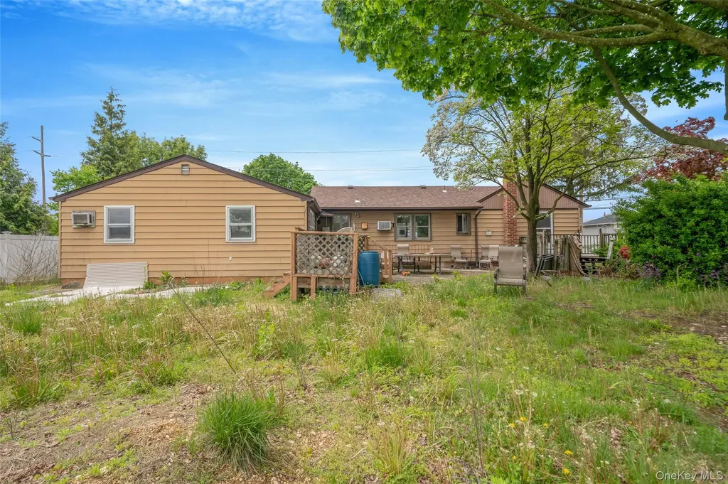 627 Carlls Path Deer Park NY 11729