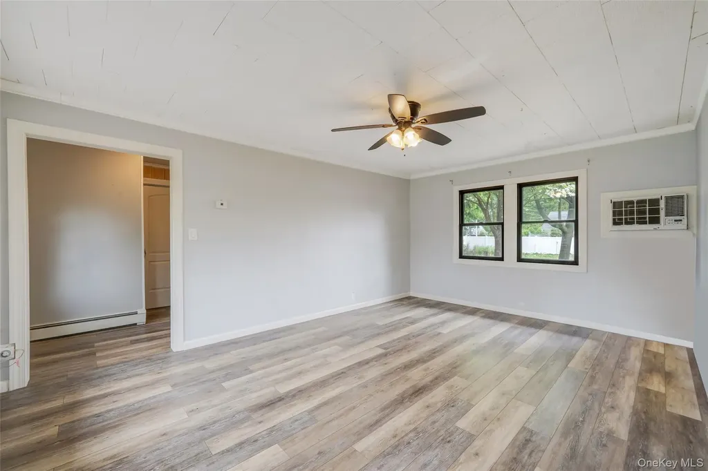 627 Carlls Path Deer Park NY 11729