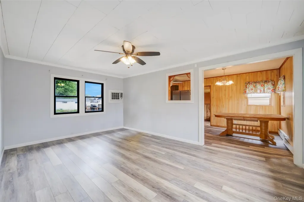 627 Carlls Path Deer Park NY 11729