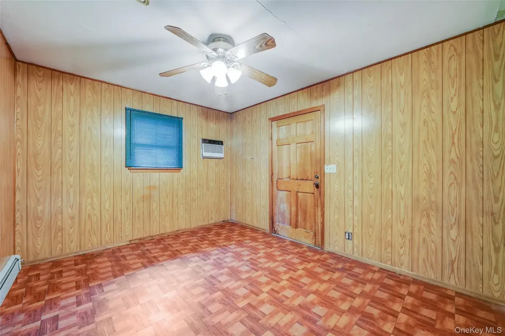 627 Carlls Path Deer Park NY 11729