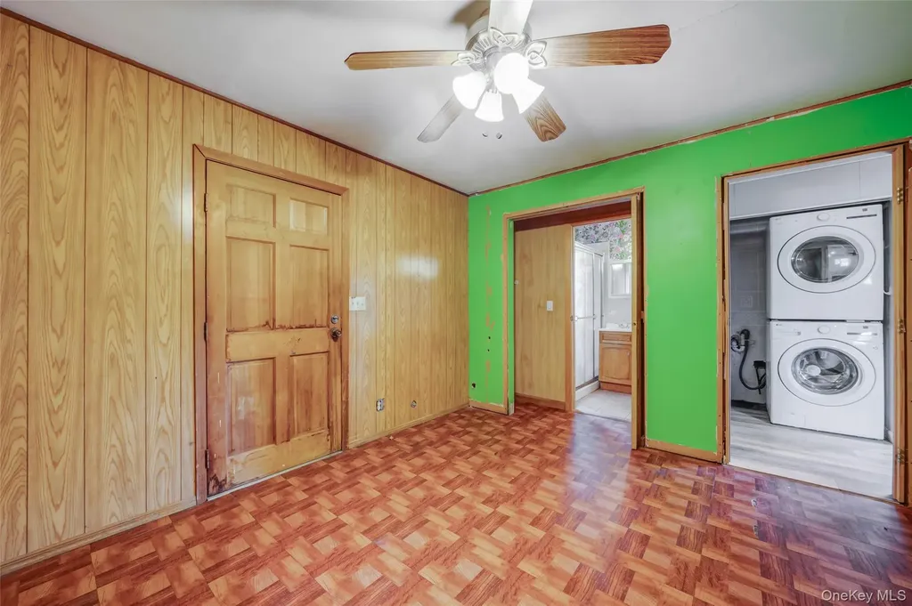 627 Carlls Path Deer Park NY 11729